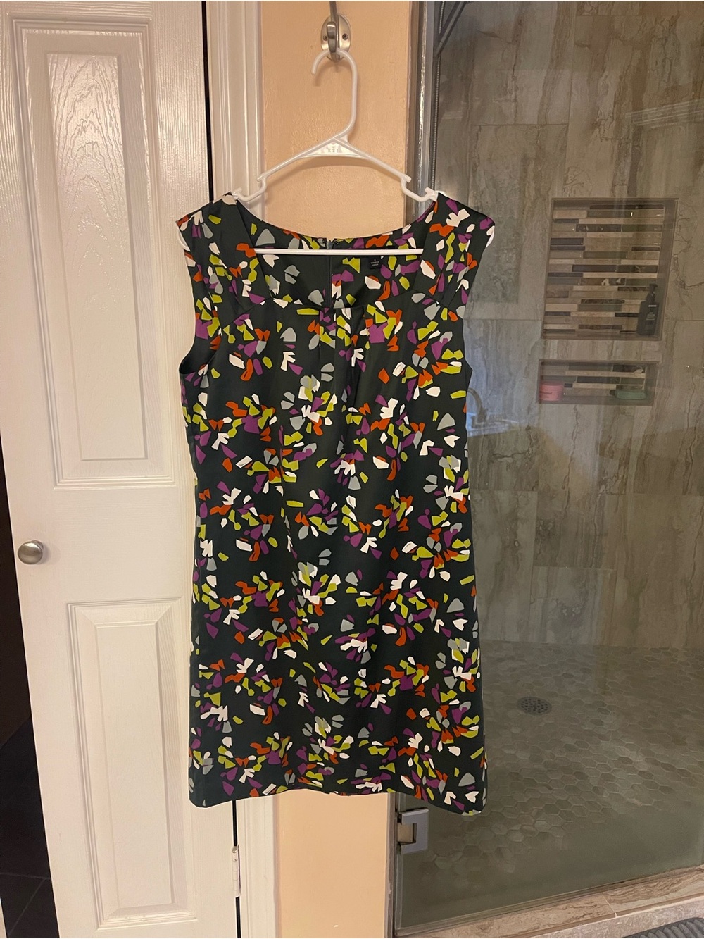 Classic Sleeveless Shift Dress with Multi-Color Floral Print